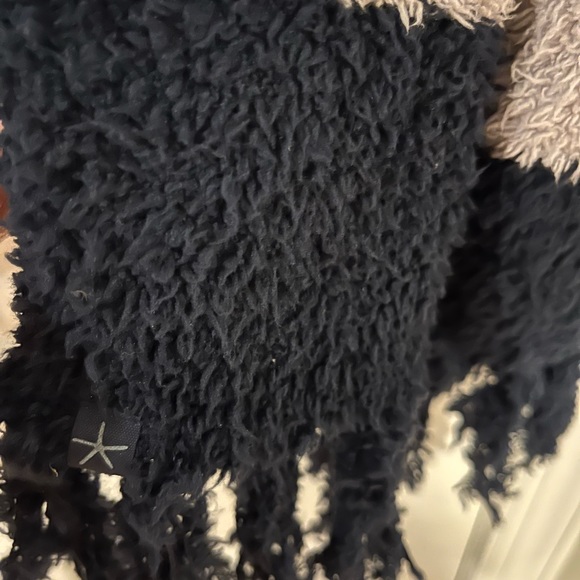 Barefoot Dreams One Size Fits All Poncho NWT - Picture 7 of 8